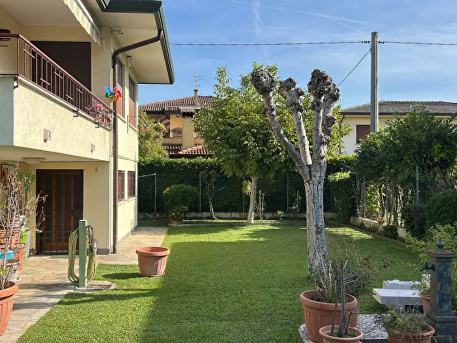 Immagine 1 di Villa in vendita  a Montegrotto Terme