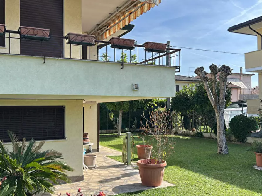 Immagine 4 di Villa in vendita  a Montegrotto Terme
