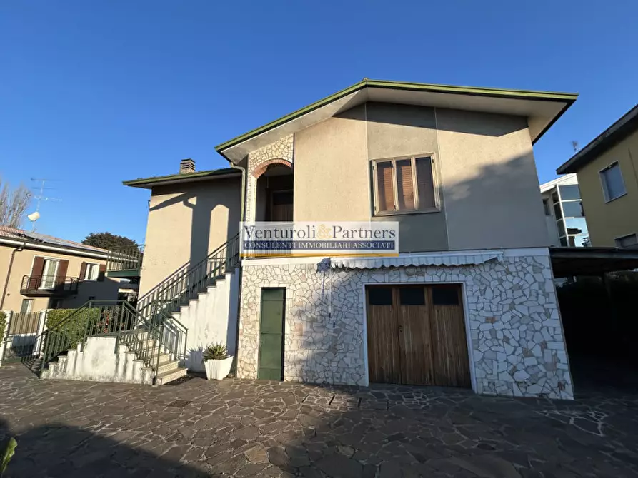 Immagine 1 di Villa in vendita  in Via Villa del Sole a Desenzano Del Garda