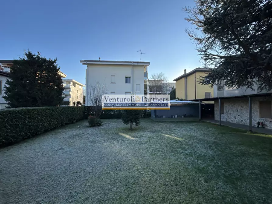 Immagine 2 di Villa in vendita  in Via Villa del Sole a Desenzano Del Garda