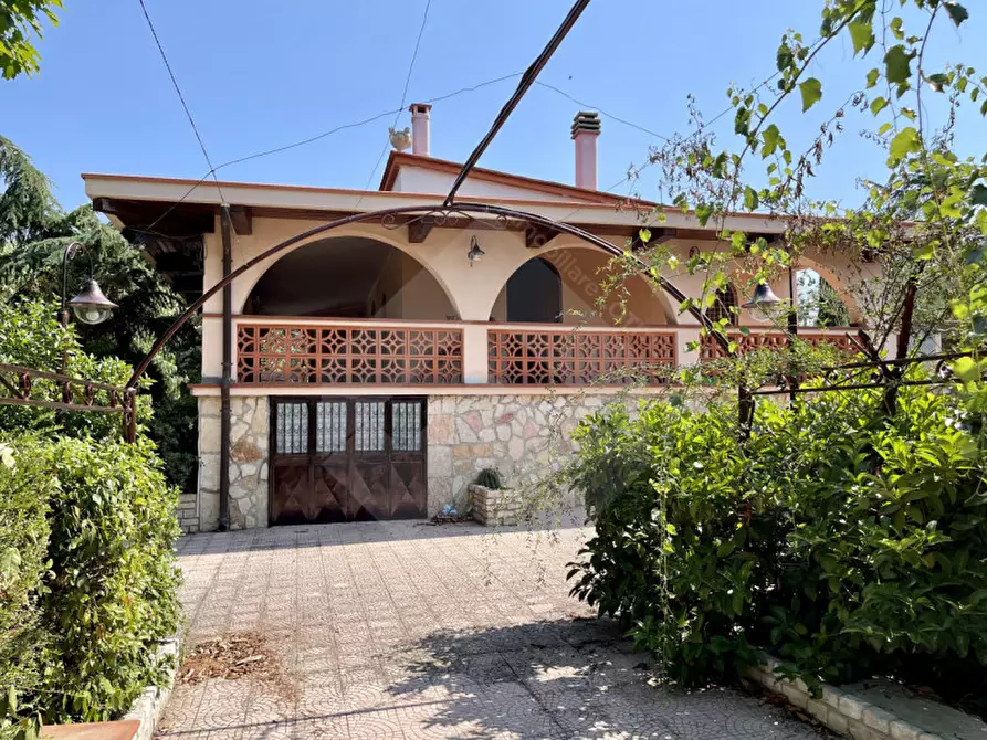 Immagine 2 di Appartamento in vendita  in Viale Federico || Di Svevia a Andria