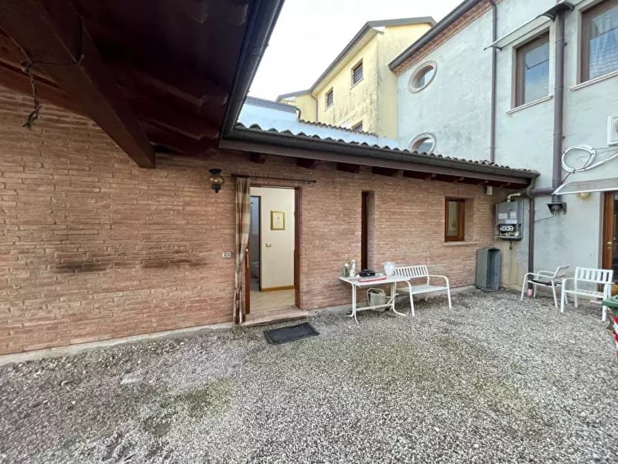 Immagine 27 di Villa in vendita  a Suzzara