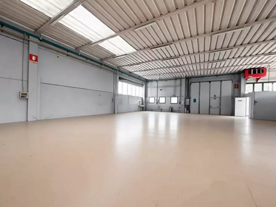 Immagine 1 di Capannone industriale in affitto  in Via Alessandro Manzoni a Montebello Vicentino