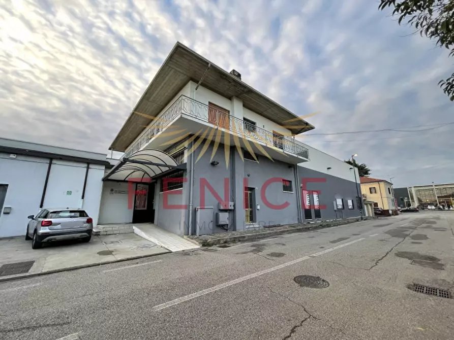 Immagine 2 di Magazzino in affitto  in Via Cal Piccole a Montebelluna
