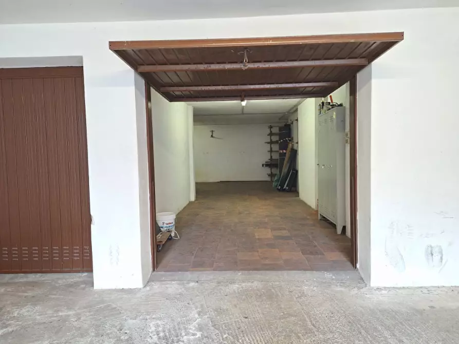Immagine 3 di Garage in vendita  in Via Montessori a Venezia