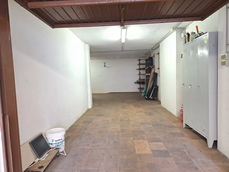 Immagine 4 di Garage in vendita  in Via Montessori a Venezia