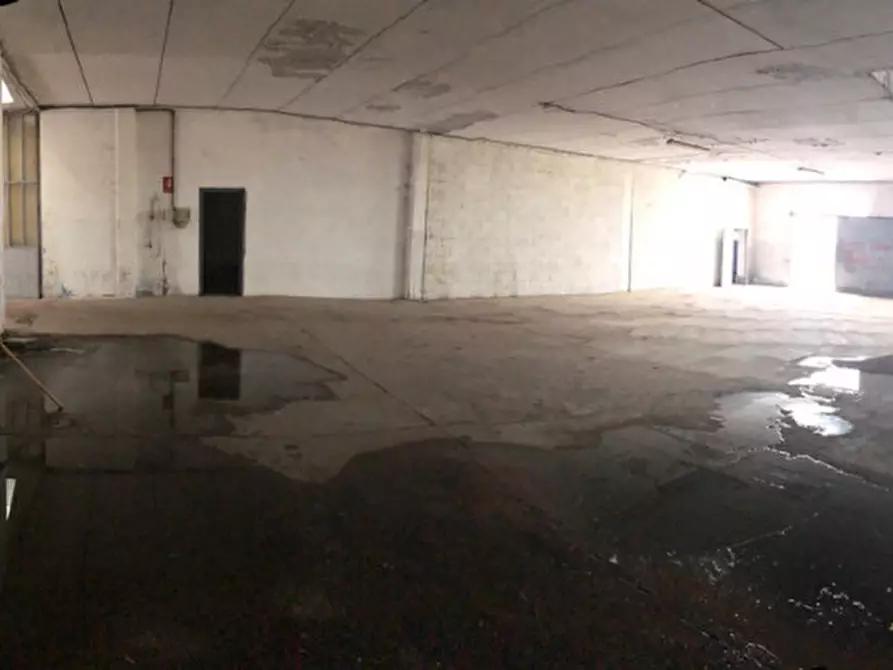 Immagine 2 di Magazzino in vendita  in Via Cesare Battisti a Rovato