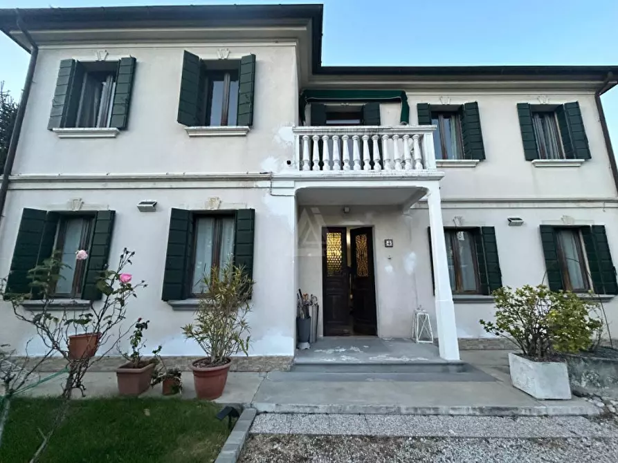 Immagine 2 di Villa in vendita  in Via Giuseppe Giusti a Castelfranco Veneto