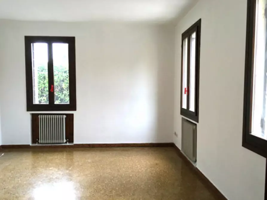 Immagine 8 di Villa in vendita  in Via Giuseppe Giusti a Castelfranco Veneto