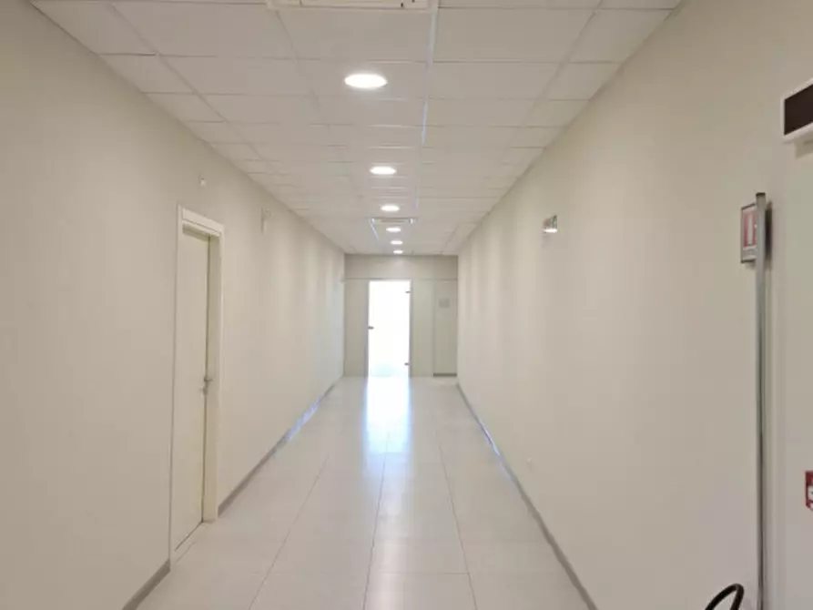 Immagine 3 di Ufficio in affitto  in Via Enrico Fermi a Verona