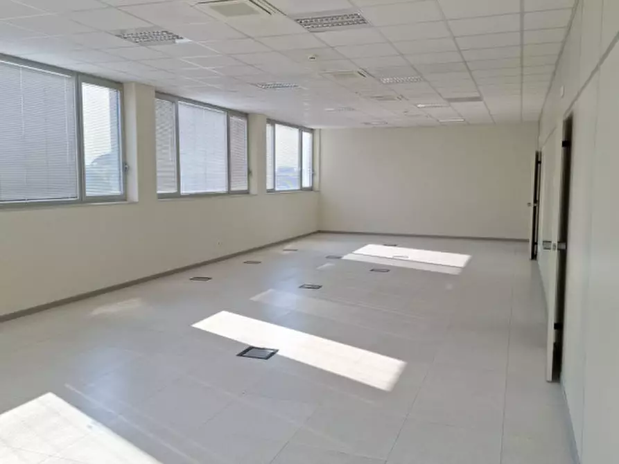 Immagine 4 di Ufficio in affitto  in Via Enrico Fermi a Verona