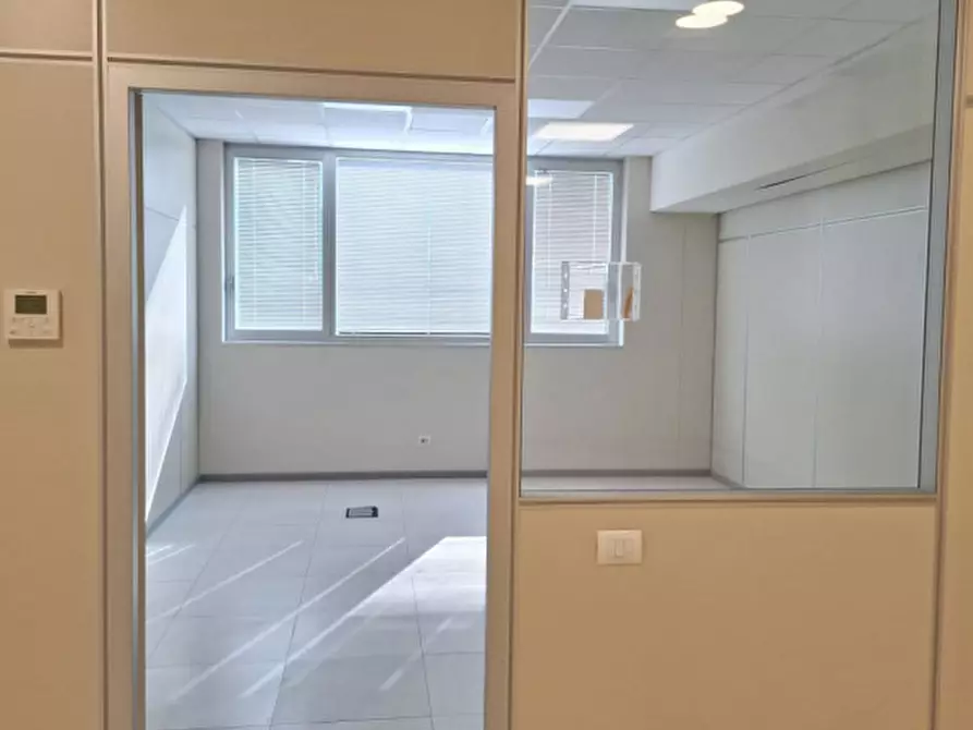 Immagine 5 di Ufficio in affitto  in Via Enrico Fermi a Verona