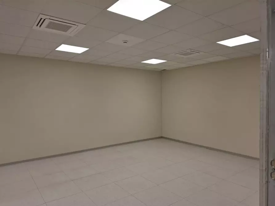 Immagine 6 di Ufficio in affitto  in Via Enrico Fermi a Verona