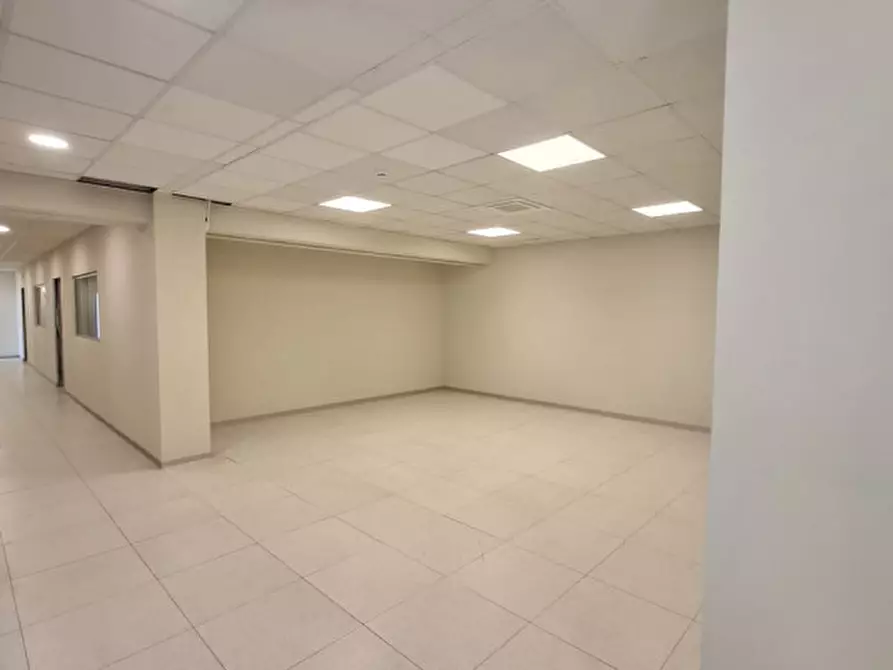 Immagine 7 di Ufficio in affitto  in Via Enrico Fermi a Verona