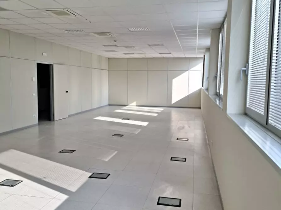 Immagine 8 di Ufficio in affitto  in Via Enrico Fermi a Verona