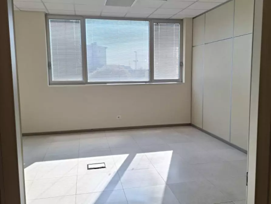 Immagine 9 di Ufficio in affitto  in Via Enrico Fermi a Verona