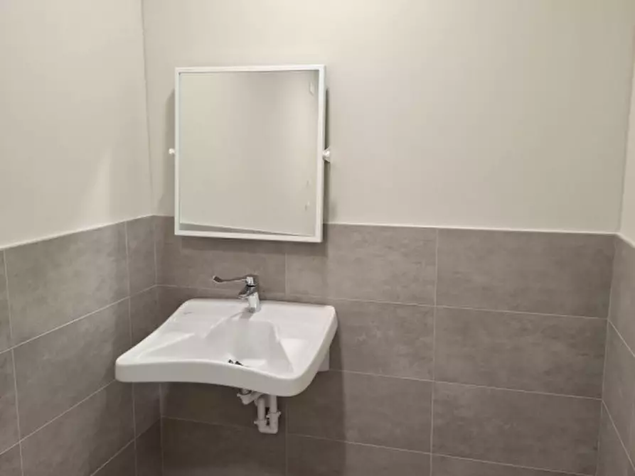 Immagine 10 di Ufficio in affitto  in Via Enrico Fermi a Verona