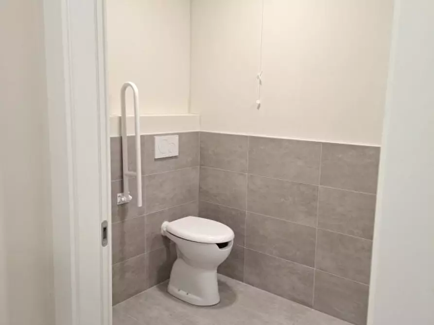 Immagine 12 di Ufficio in affitto  in Via Enrico Fermi a Verona