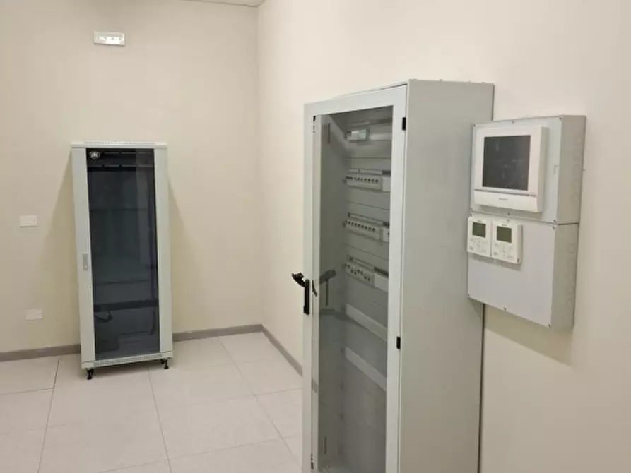 Immagine 15 di Ufficio in affitto  in Via Enrico Fermi a Verona