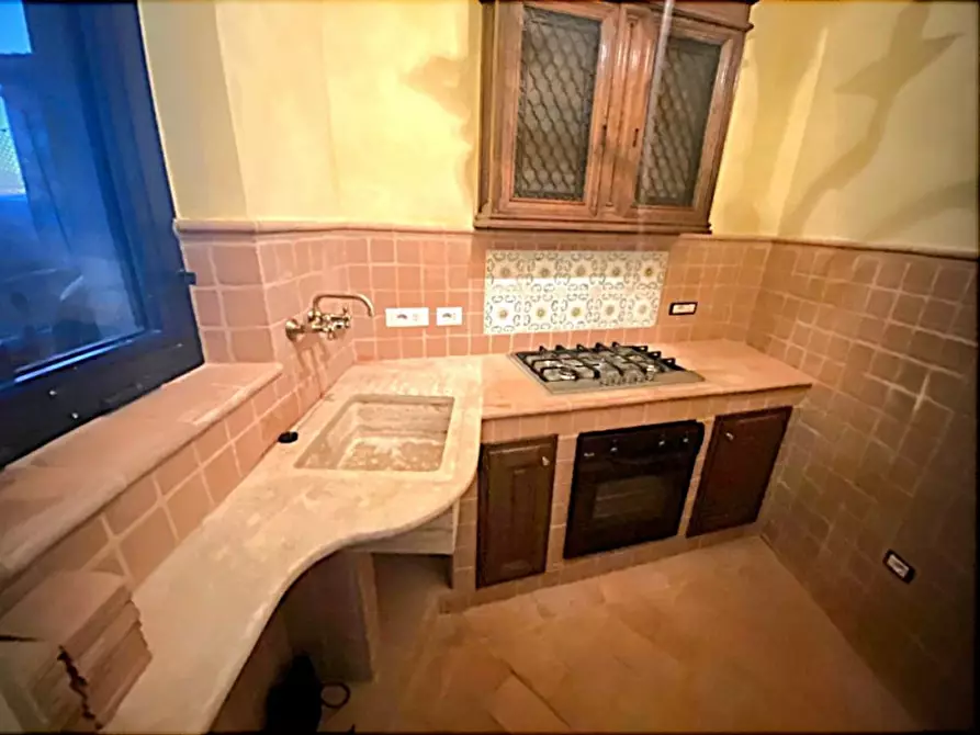 Immagine 2 di Appartamento in vendita  a Castiglione Del Lago