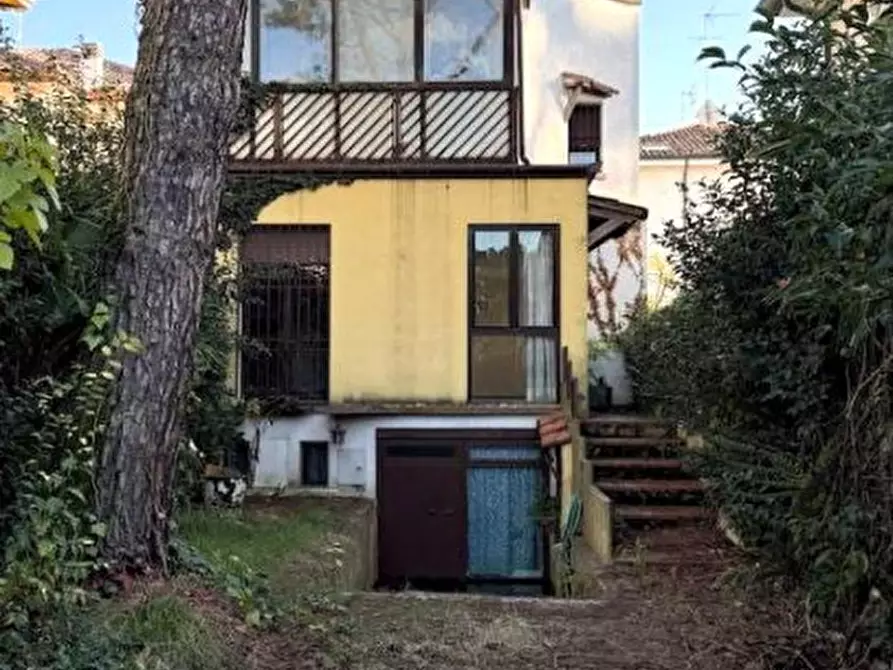 Immagine 1 di Casa indipendente in vendita  in Via Gustavo Modena a Padova