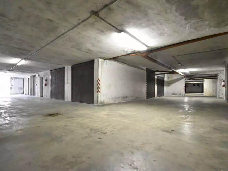 Immagine 3 di Garage in vendita  in via gardesana 65 a Bussolengo