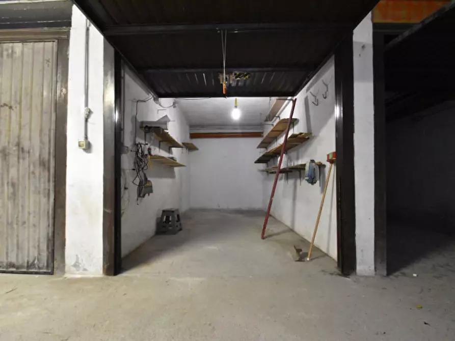 Immagine 6 di Garage in vendita  in via gardesana 65 a Bussolengo