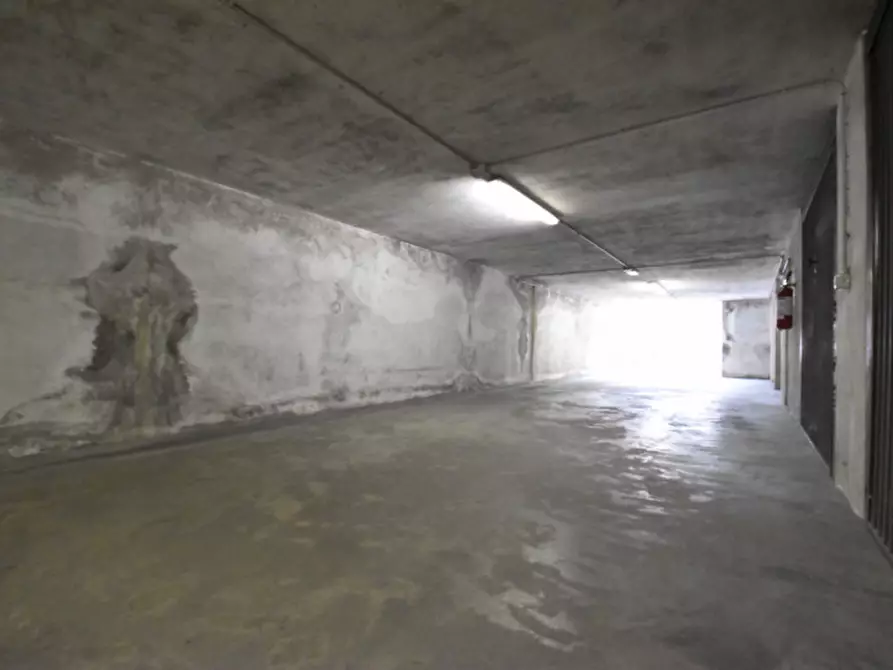 Immagine 9 di Garage in vendita  in via gardesana 65 a Bussolengo