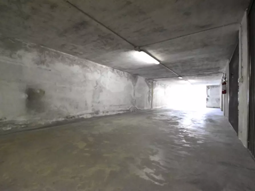 Immagine 9 di Garage in vendita  in via gardesana 65 a Bussolengo