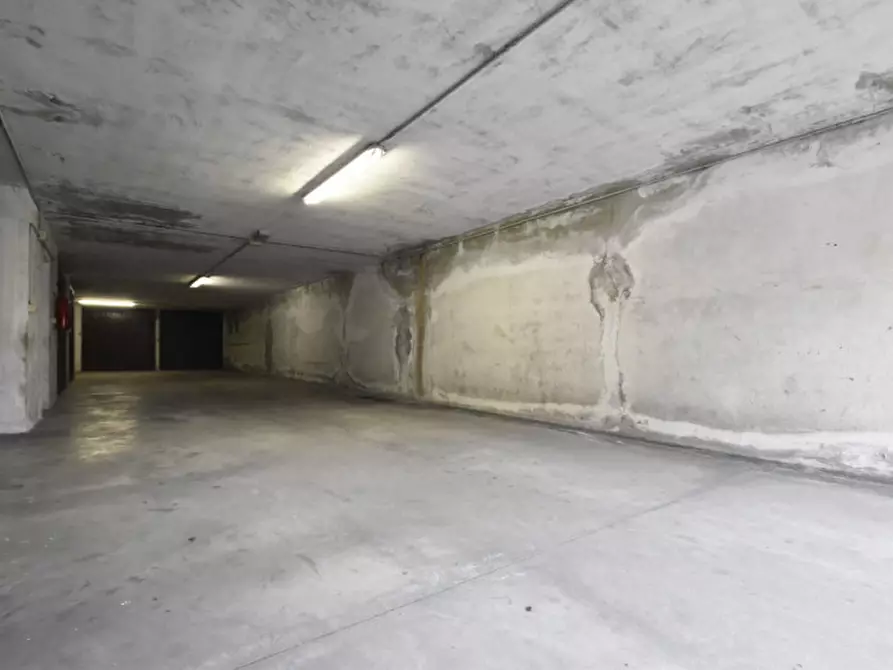 Immagine 10 di Garage in vendita  in via gardesana 65 a Bussolengo