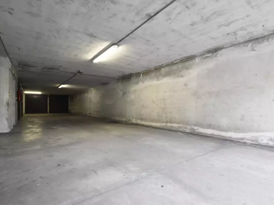 Immagine 10 di Garage in vendita  in via gardesana 65 a Bussolengo