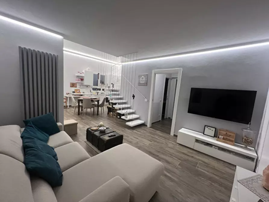 Immagine 2 di Casa bifamiliare in vendita  in Via Castra 62/c a Capraia E Limite