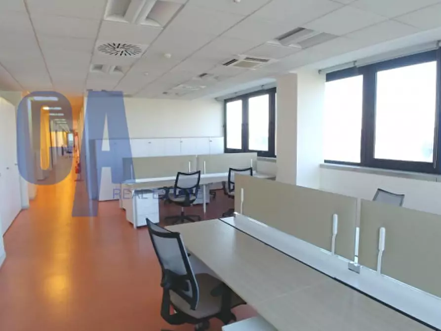Immagine 11 di Ufficio in affitto  in VIALE CERTOSA a Milano