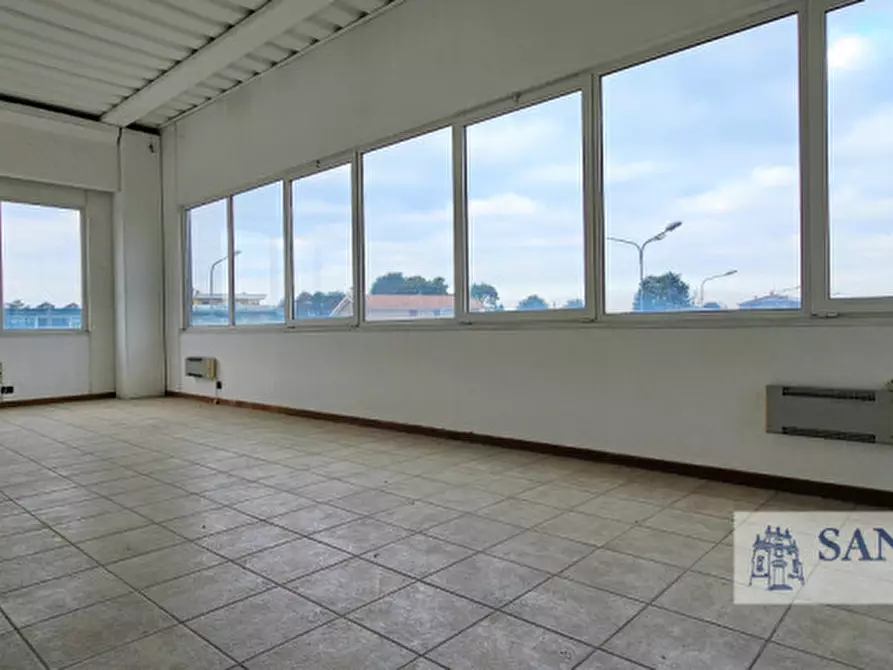 Immagine 1 di Capannone industriale in affitto  in Via Verona a Monticello Conte Otto