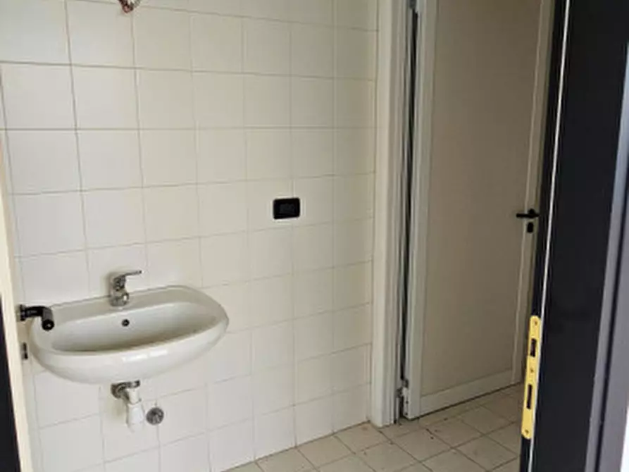 Immagine 10 di Capannone industriale in affitto  in Via Verona a Monticello Conte Otto