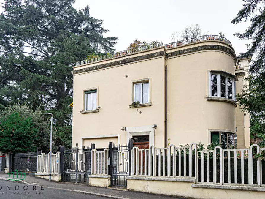 Immagine 1 di Appartamento in vendita  in Via Vallescura a Bologna