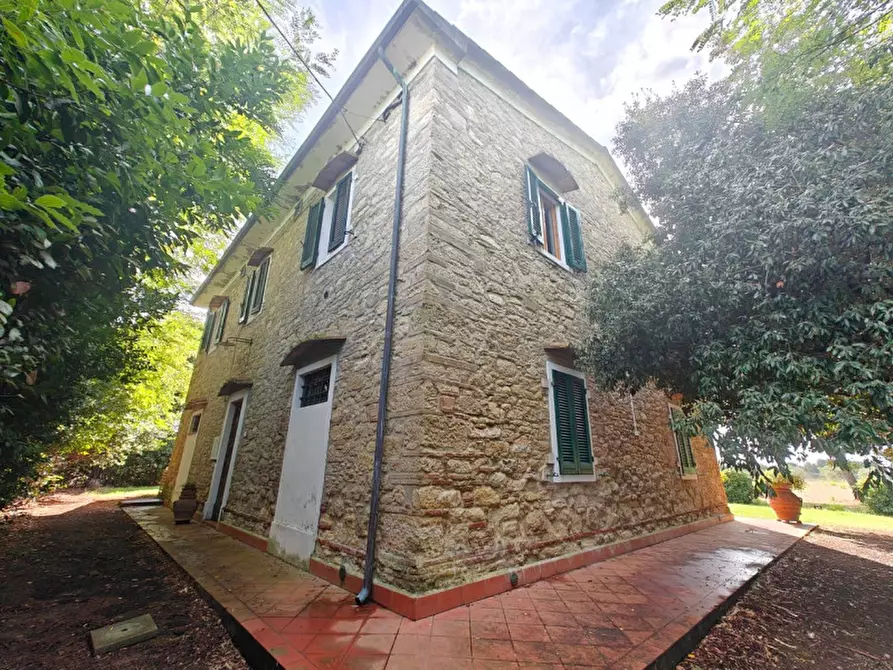 Immagine 2 di Villa in vendita  in Stradone dei Fichi, 3 a Livorno