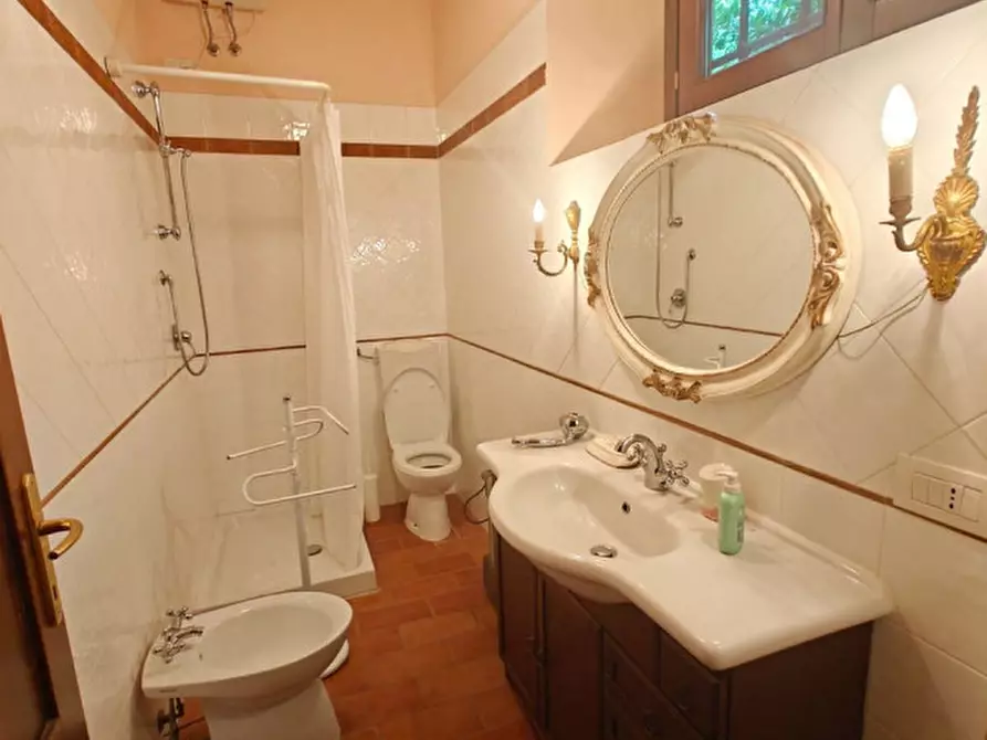 Immagine 3 di Villa in vendita  in Stradone dei Fichi, 3 a Livorno