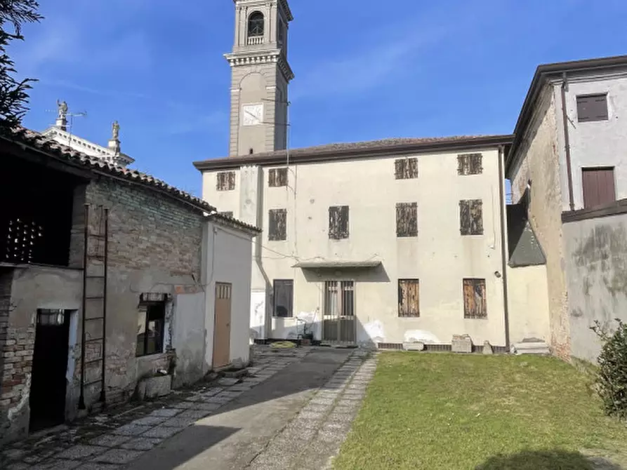 Immagine 3 di Palazzo in vendita  in Brugine - Campagnola a Brugine