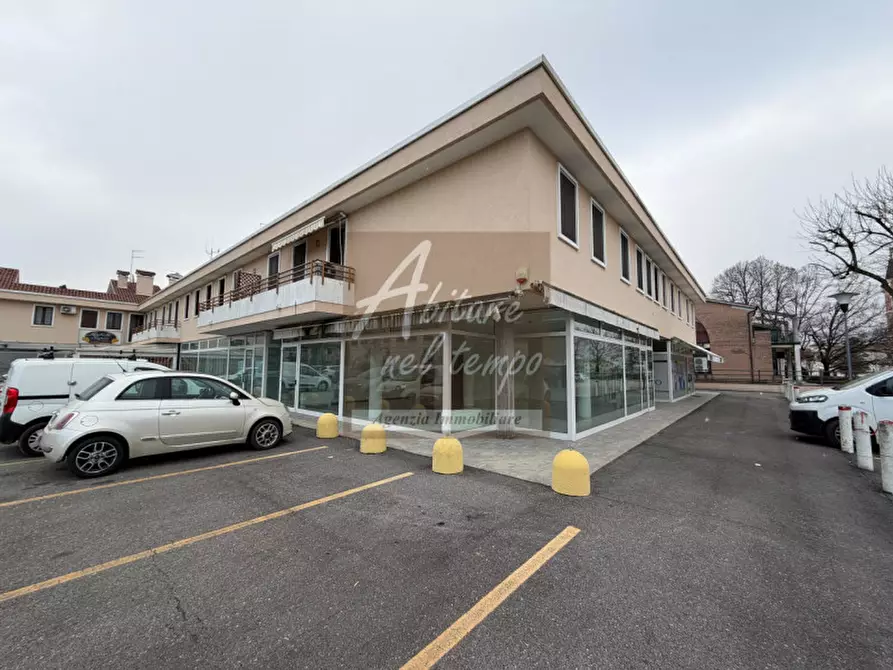 Immagine 3 di Negozio in affitto  in VIA VALSUGANA 51 a San Giorgio In Bosco