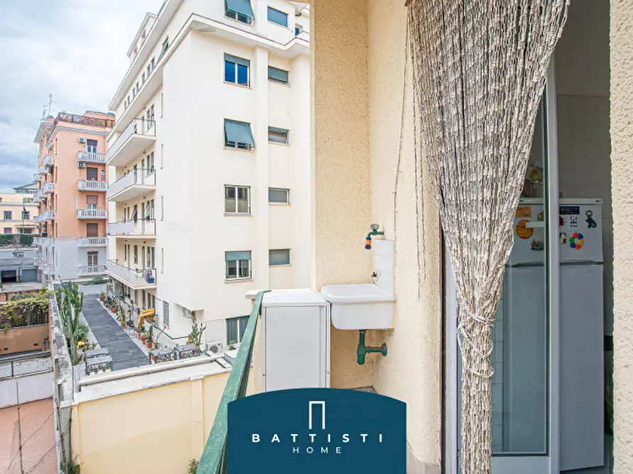 Immagine 11 di Appartamento in vendita  in via salento a Roma