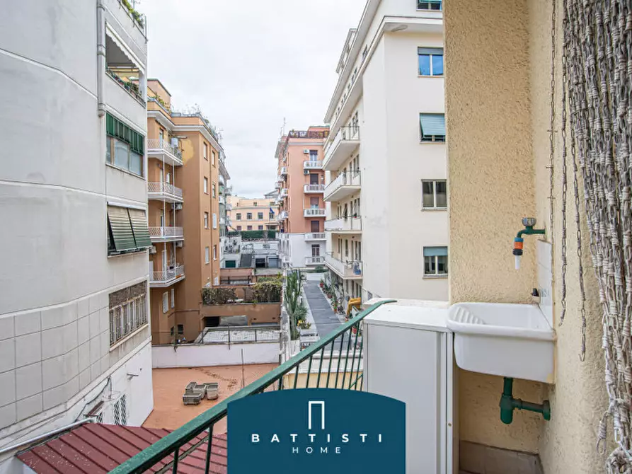 Immagine 12 di Appartamento in vendita  in via salento a Roma