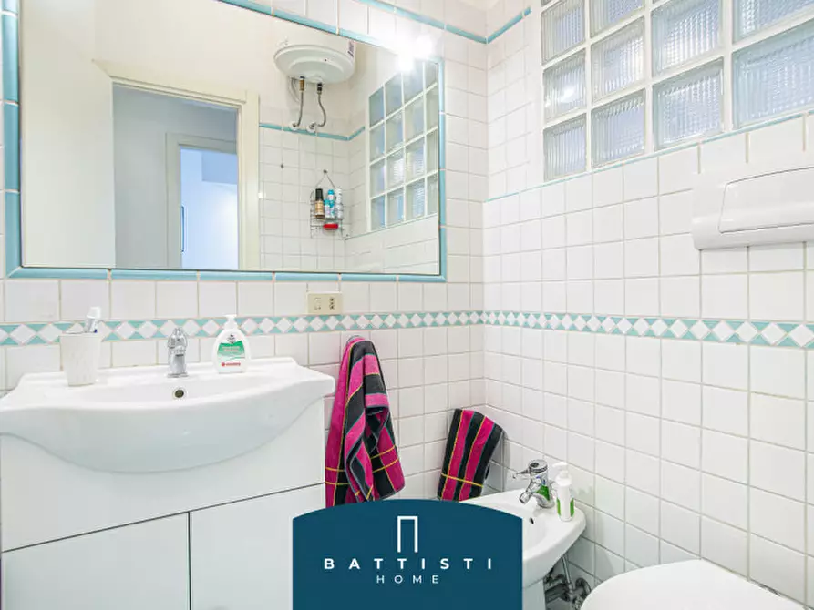 Immagine 17 di Appartamento in vendita  in via salento a Roma