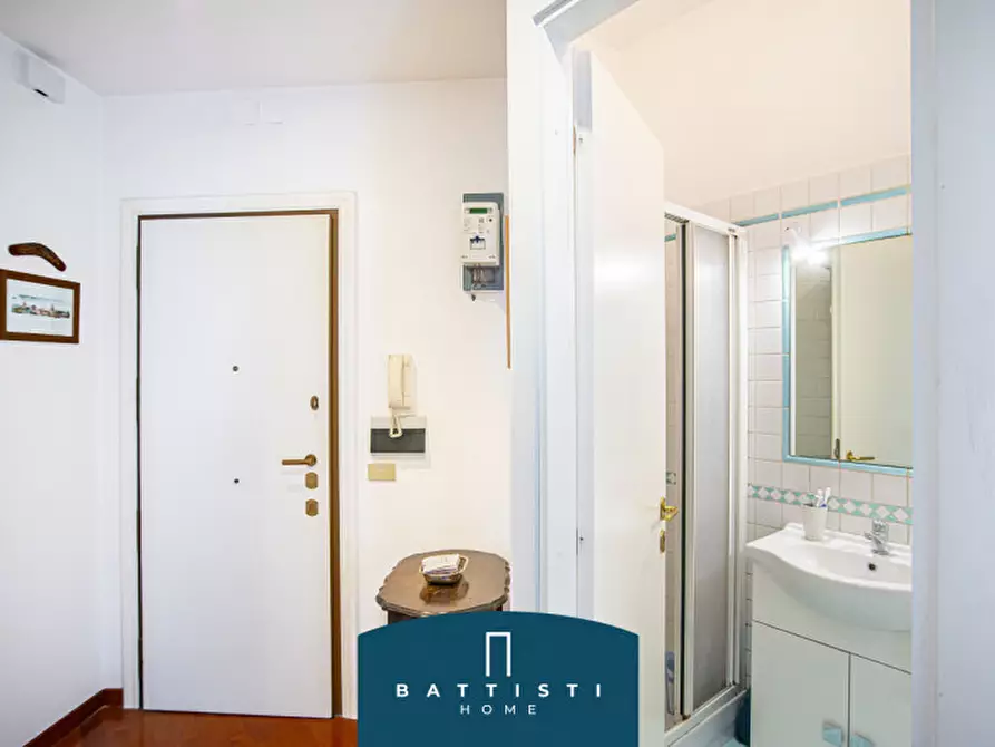 Immagine 19 di Appartamento in vendita  in via salento a Roma