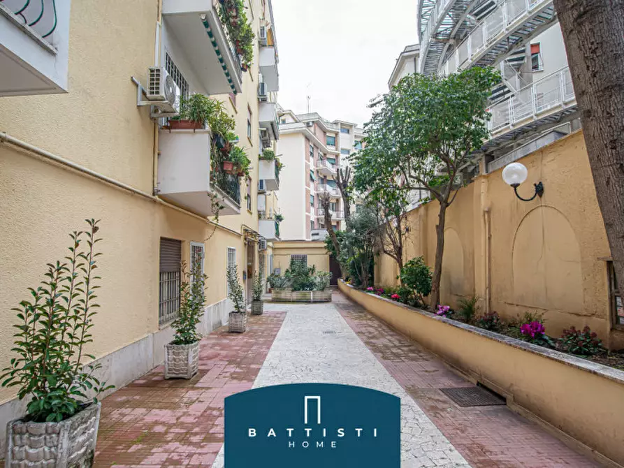 Immagine 22 di Appartamento in vendita  in via salento a Roma