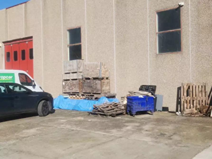 Immagine 2 di Capannone industriale in affitto  in via tommaso caruto ,22 a Salerno