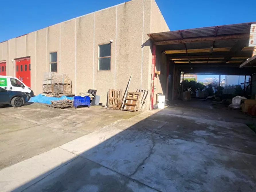 Immagine 3 di Capannone industriale in affitto  in via tommaso caruto ,22 a Salerno