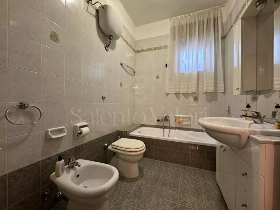 Immagine 39 di Casa bifamiliare in vendita  in Via Luigi Ferrari 29 a Parabita