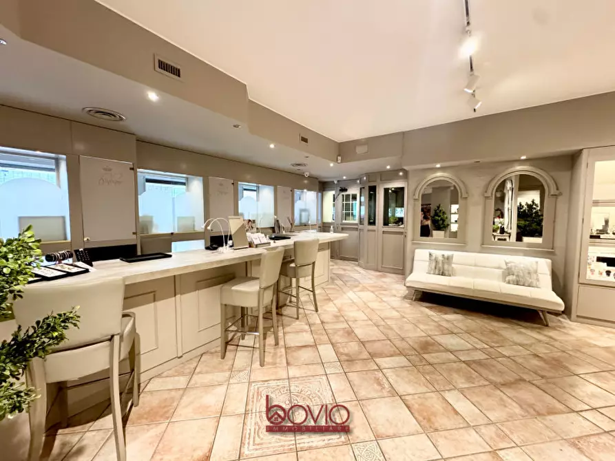 Immagine 1 di Negozio in vendita  in VIA TORINO 146 a Brandizzo