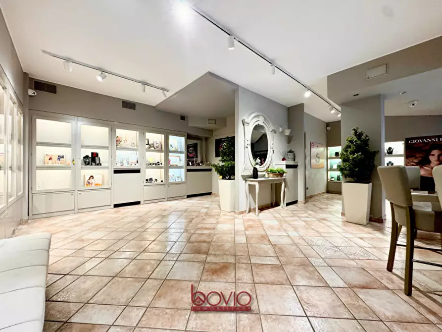 Immagine 3 di Negozio in vendita  in VIA TORINO 146 a Brandizzo